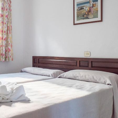 Apartamentos Pinomar Es Calo  Bagian luar foto