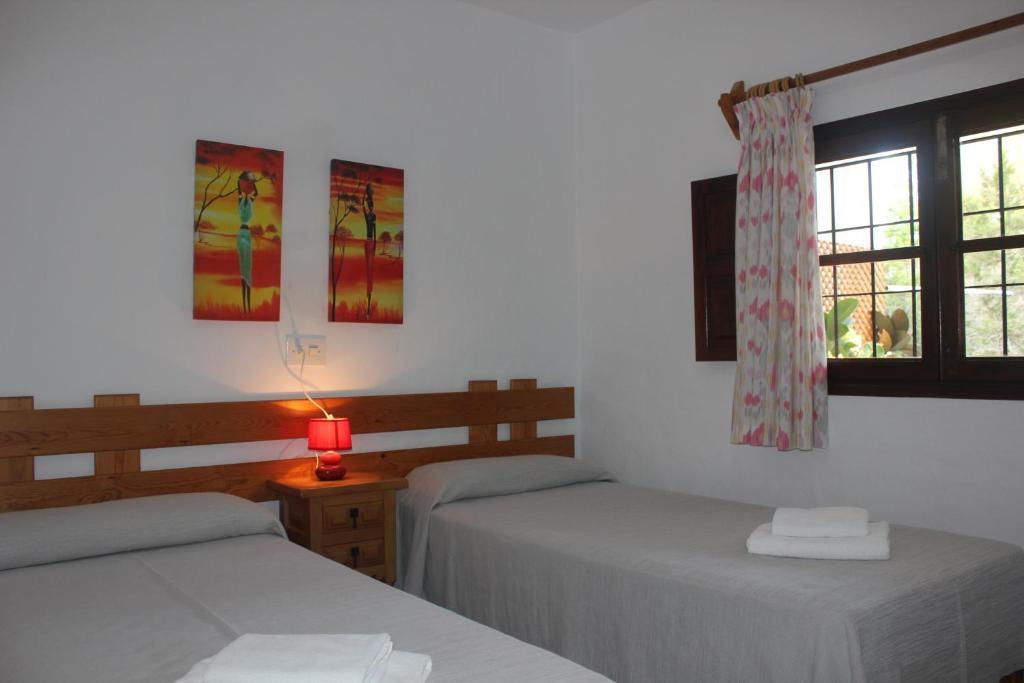 Apartamentos Pinomar Es Calo  Bagian luar foto