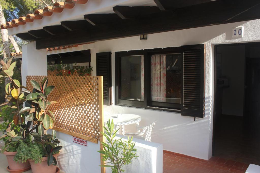 Apartamentos Pinomar Es Calo  Bagian luar foto
