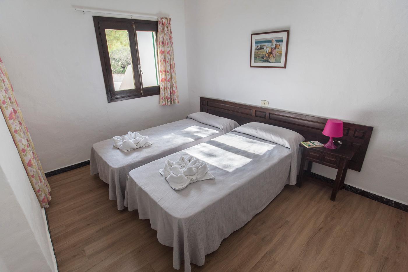 Apartamentos Pinomar Es Calo  Bagian luar foto