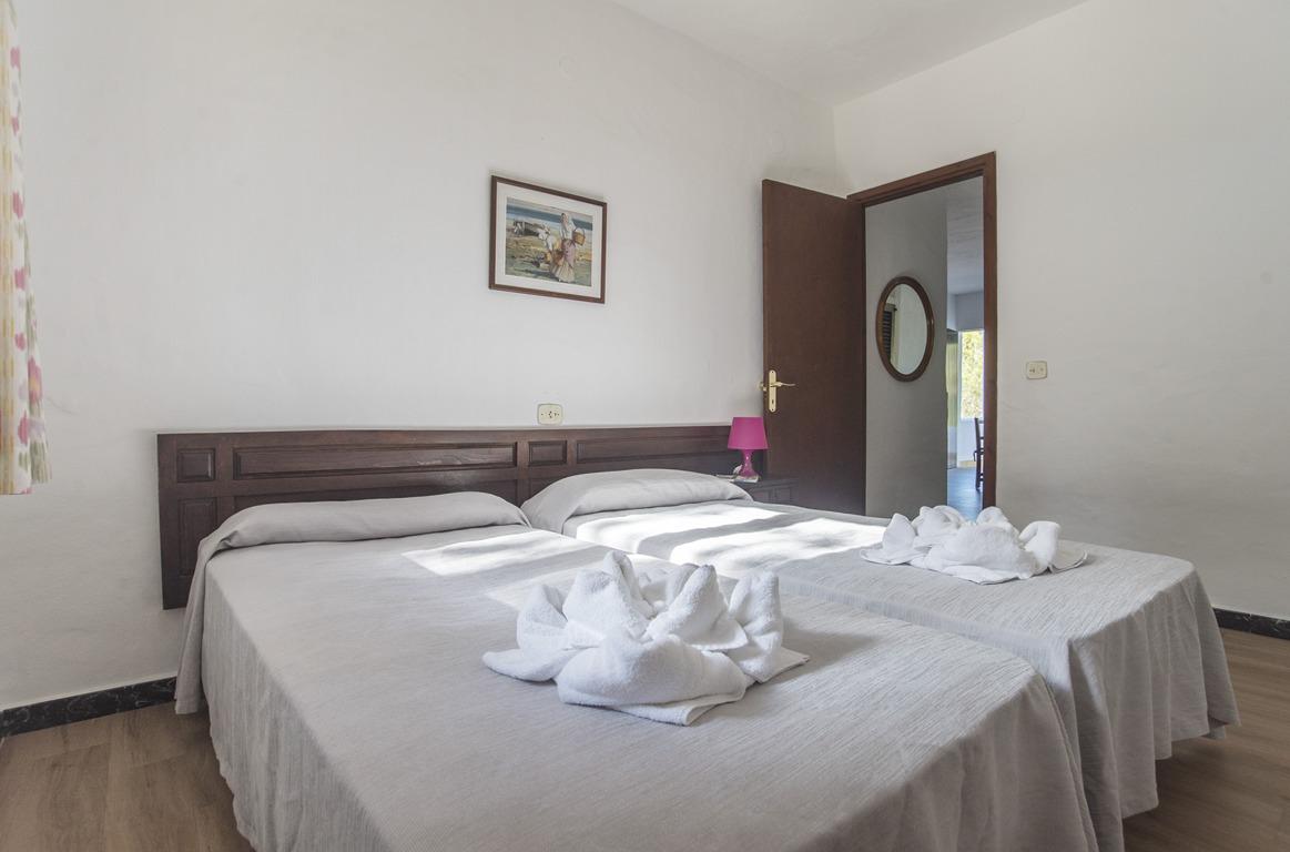 Apartamentos Pinomar Es Calo  Bagian luar foto