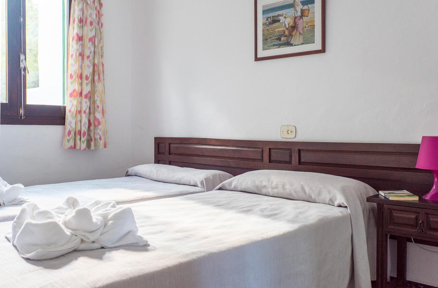 Apartamentos Pinomar Es Calo  Bagian luar foto