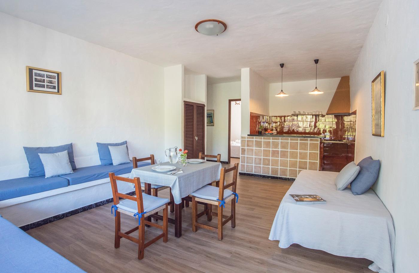 Apartamentos Pinomar Es Calo  Bagian luar foto